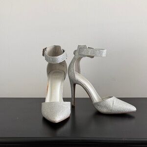 Dream Pairs Glittering Silver Heels Sz 6.5